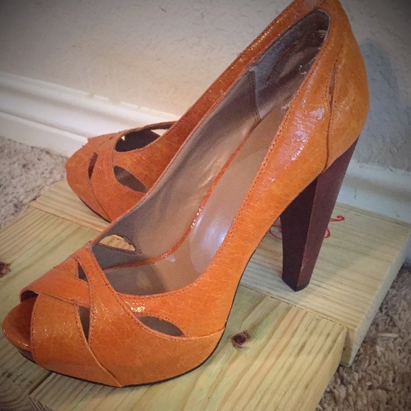 🍂🍁Fall Platform Heels 🍂🍁 - Picture 3 of 4