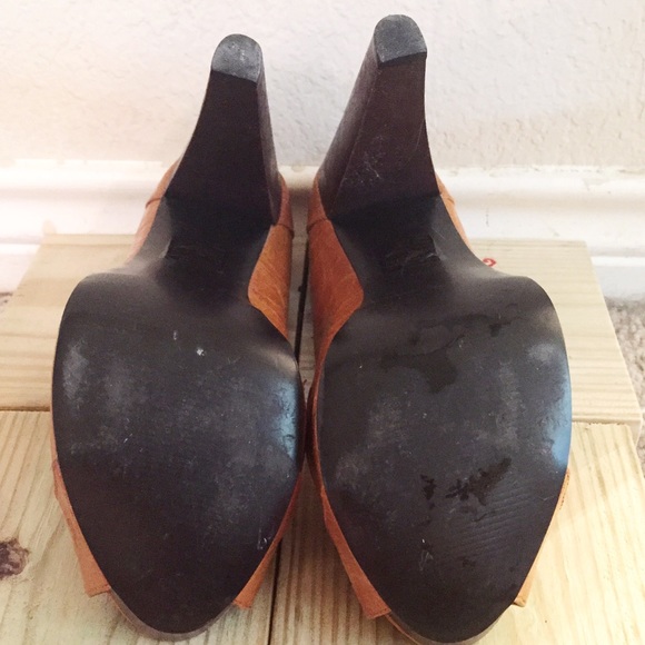 🍂🍁Fall Platform Heels 🍂🍁 - Picture 4 of 4