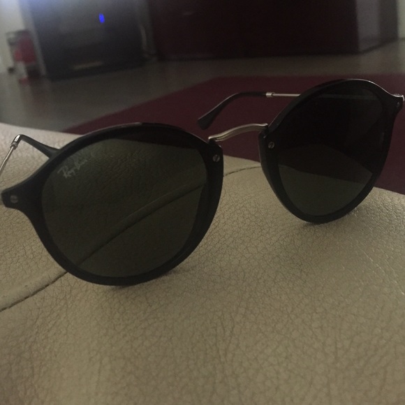 Stylish Black Polarized Ray-Bans *Make An Offer* main image 4