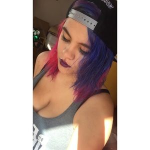 Meet your Posher, Cassandra