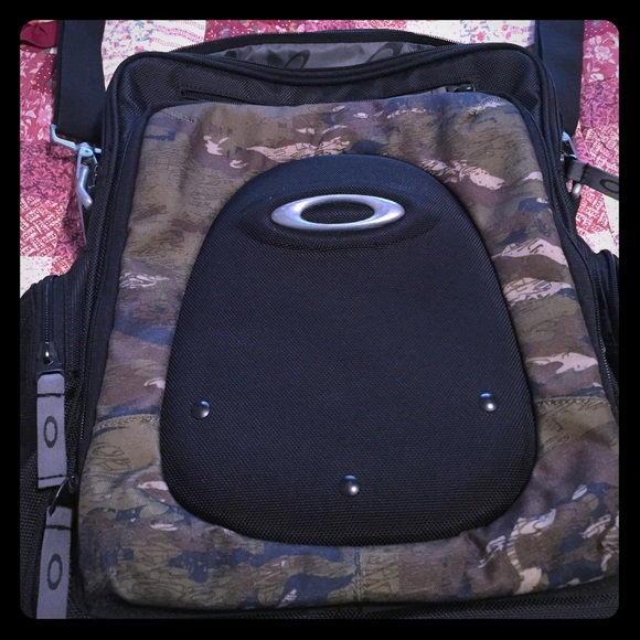 Oakley Accessories - Oakley Bag Brand New