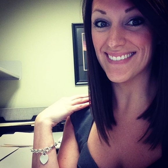 Hello fashionistas! Welcome to my closet!