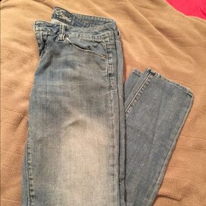 Size 4  Skinny jeans American Eagle!