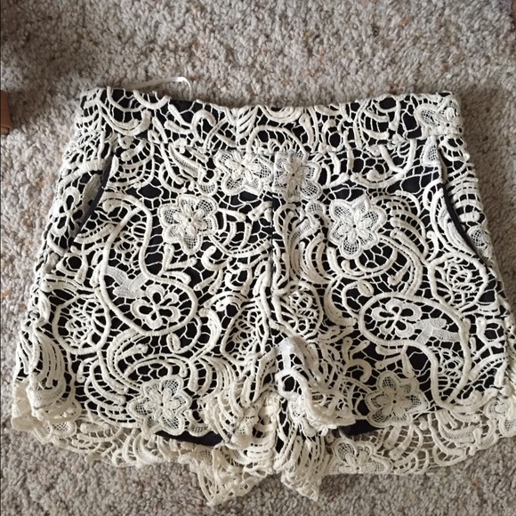 AKIRA Pants - Gorgeous lace shorts