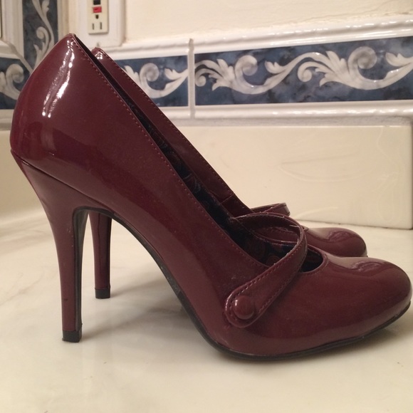 Pumps- American Eagle by Payless