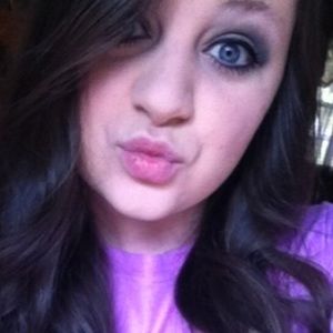 Meet your Posher, Caitlin