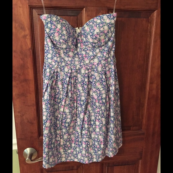 Strapless dress