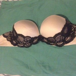 Gorgeous lace Victoria's Secret Bra 34C