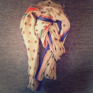 Stylish and versatile scarf