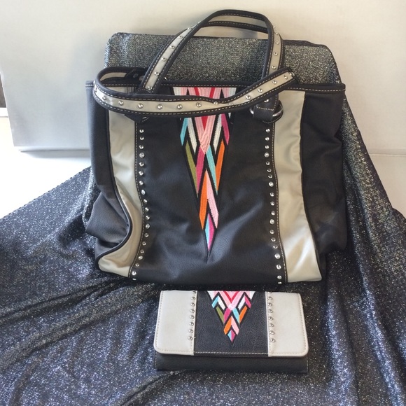 Shoulder bag. Includes wallet