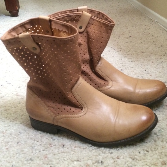 Tan booties!