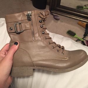 Guess tan combat boots
