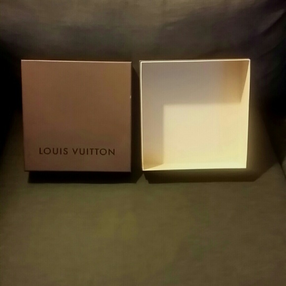 Louis Vuitton medium box - Picture 2 of 2