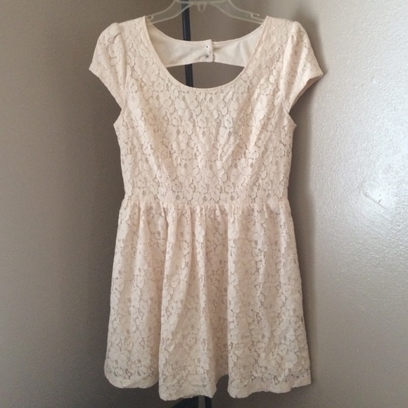 Beautiful lace fit and flare dress - Picture 1 of 4