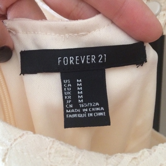 Beautiful lace fit and flare dress - Picture 4 of 4