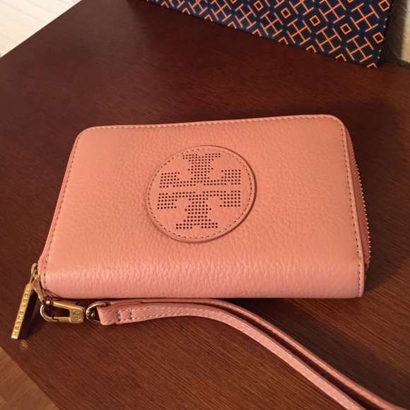 Tory Burch Handbags - 🆕Tory Burch PINK Leather smartphone wristlet. NWT
