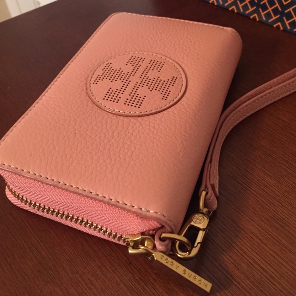 🆕Tory Burch PINK Leather smartphone wristlet. NWT - Picture 2 of 4