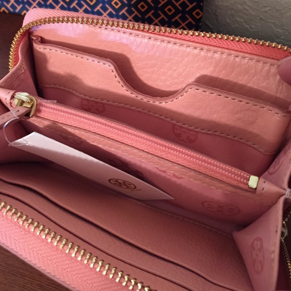🆕Tory Burch PINK Leather smartphone wristlet. NWT - Picture 3 of 4