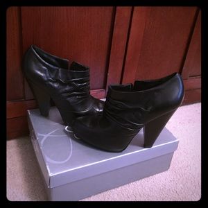 Jessica Simpson "TROPPO" booties