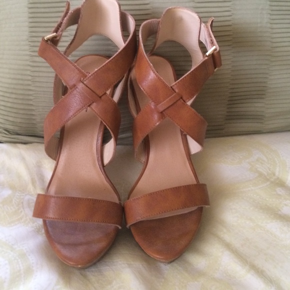 Camel strappy heels - Picture 2 of 3