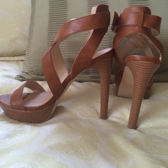 Camel strappy heels - Picture 3 of 3