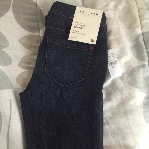 Bullhead low rise skinny size 3