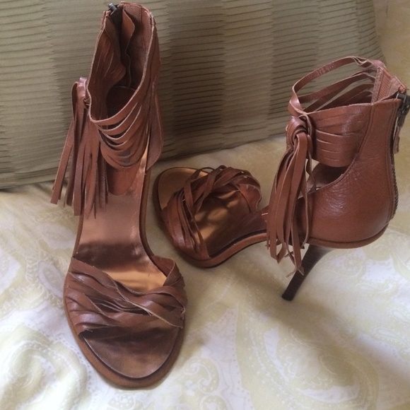 Fringe heels - Picture 3 of 4