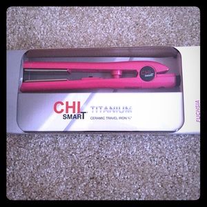 Chi smart ceramic travel iron in fuchsia