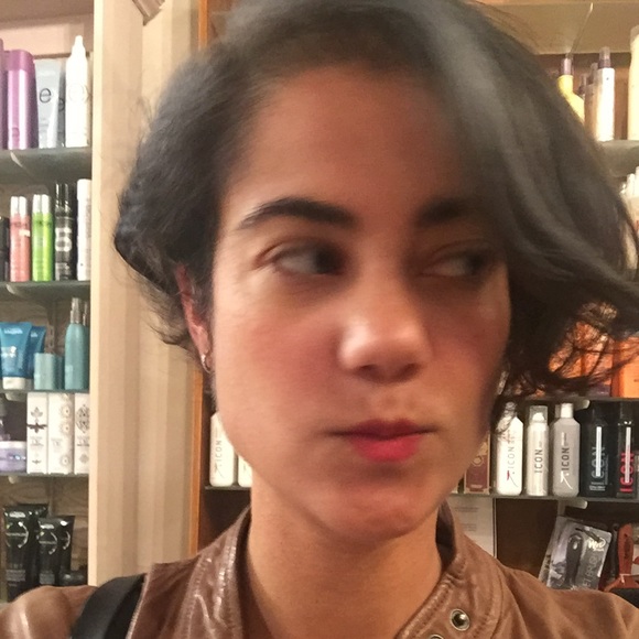 Meet your Posher, Alicia
