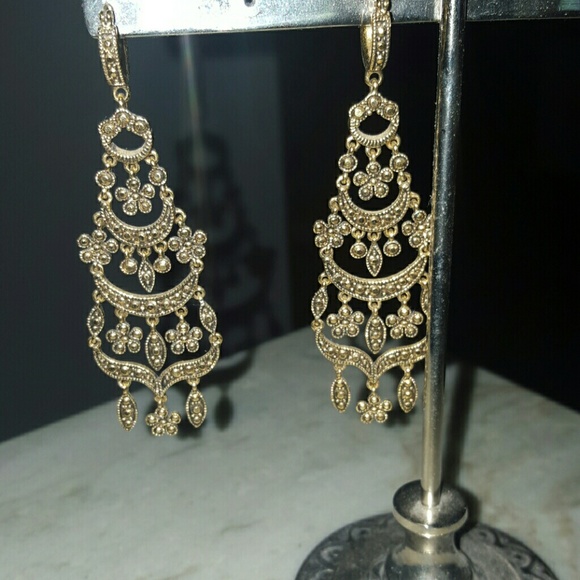 Gold chandelier earings