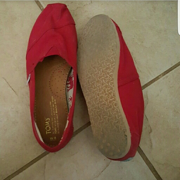 Red toms.