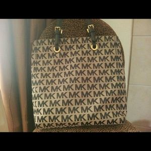MICHEAL KORS PURSE WITH DUST BAG