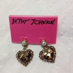 Betsey Johnson heart dangle earrings