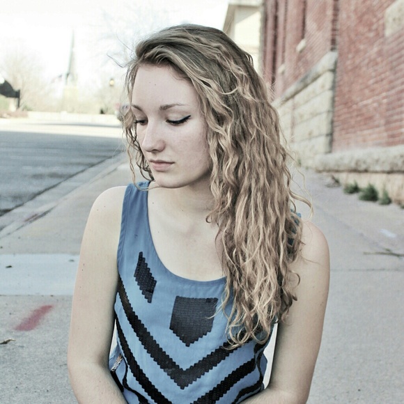 Meet your Posher, Laura