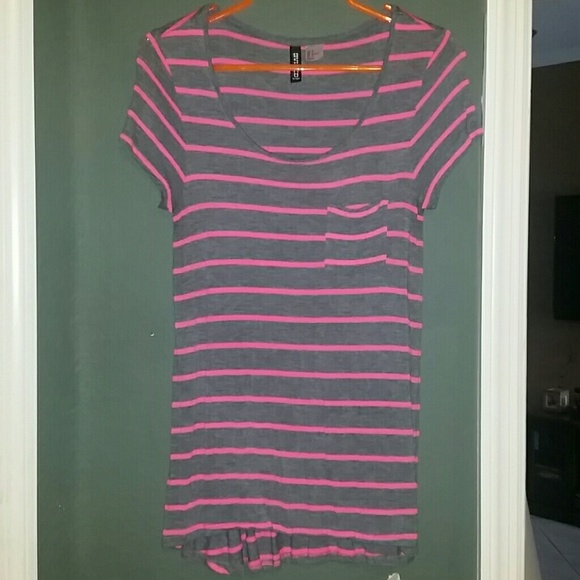 Gray w/ pink stipped divided H&M tee w/pocket - Picture 1 of 2