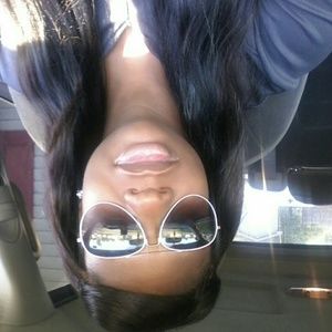 Meet your Posher, Leah