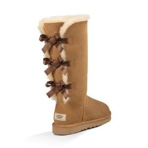 ISO!! Bailey Bow Uggs