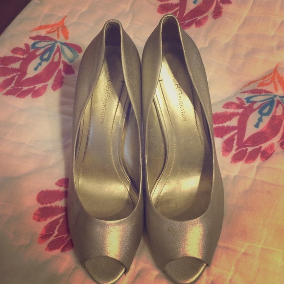 Metallic open toed heels 6 1/2