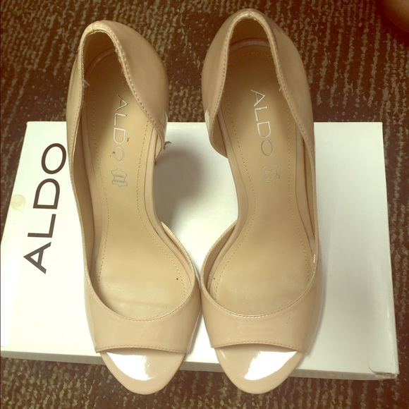💥SOLD ON MERC💥NEW IN BOX - Aldo Nude Pumps - 6