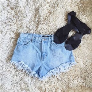 Light washed high wasted shorts