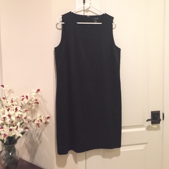 Willi Smith Black Sleeveless Shift Dress
