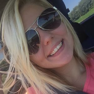 Meet your Posher, Lauren