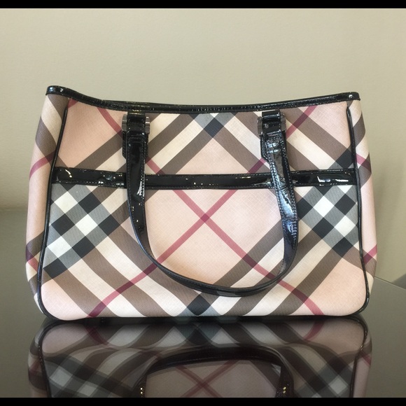 Burberry Handbags - Authentic Burberry Purse