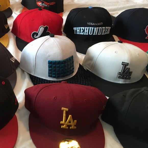 19 hats - Picture 1 of 4