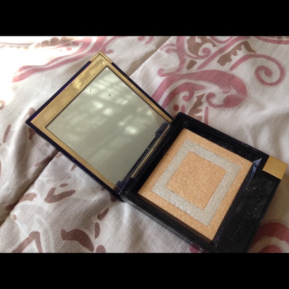Estée Lauder powder