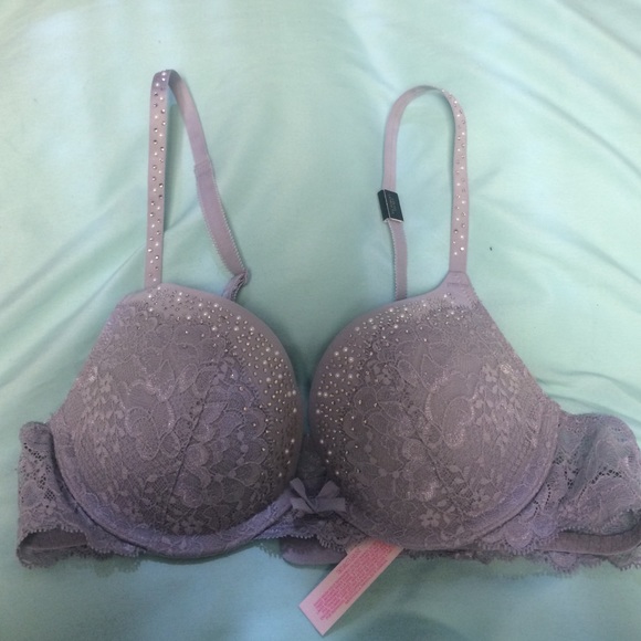 Beautiful Victoria's Secret Embellished Bra - Picture 1 of 4