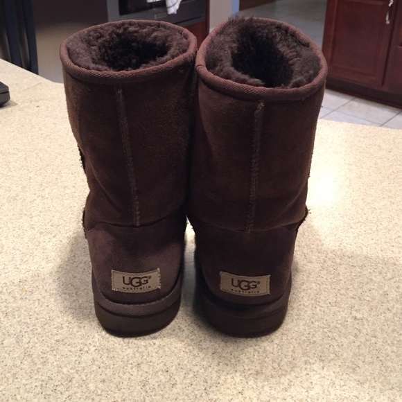 Size 8 Ugg Boots - Picture 2 of 4
