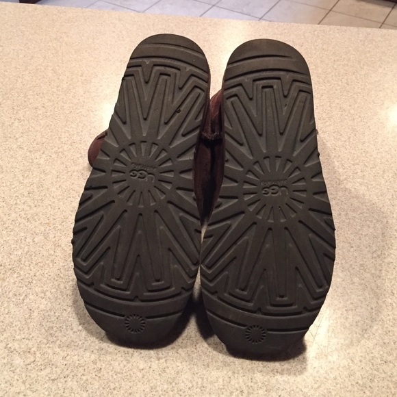 Size 8 Ugg Boots - Picture 4 of 4