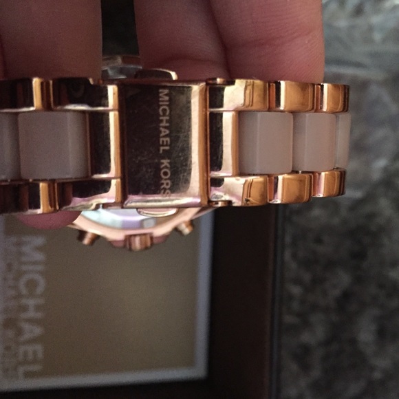 Michael kors rose gold watch - Picture 3 of 4
