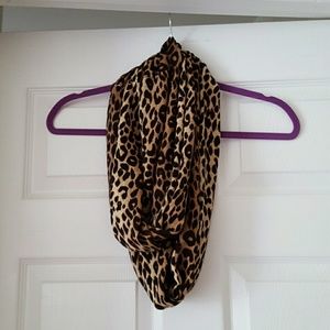 Leopard infinity scarf